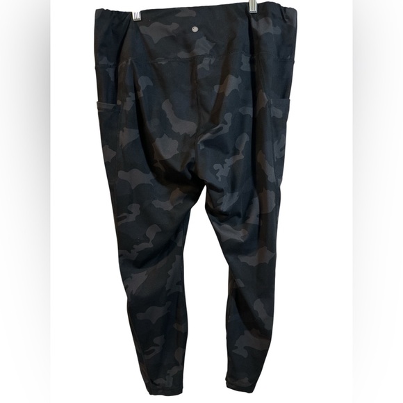 Yogalicious Women's Black Camouflage Leggings - Picture 4 of 4